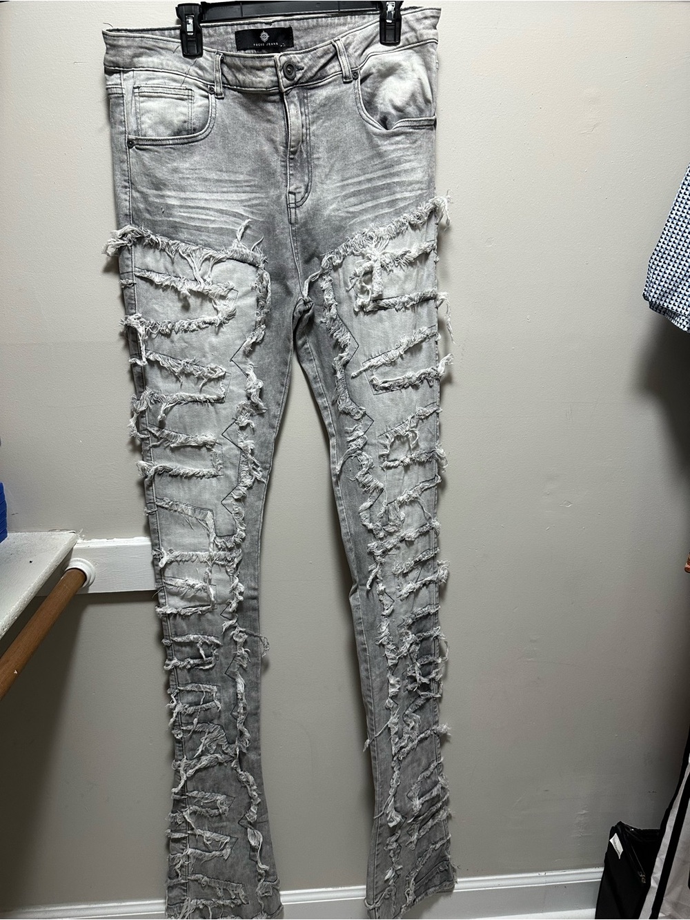 Focus stacked jeans